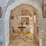 בית נופש Trullo White Moon